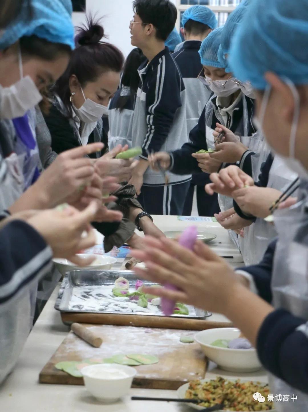 12.21日高中部冬至包饺子.jpg